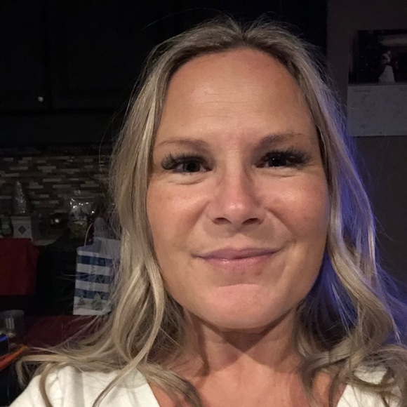 Meet your Posher, Dawn - Picture 2 of 3